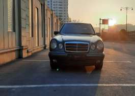 Mercedes E 200