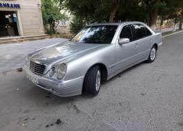 Mercedes E 240 
